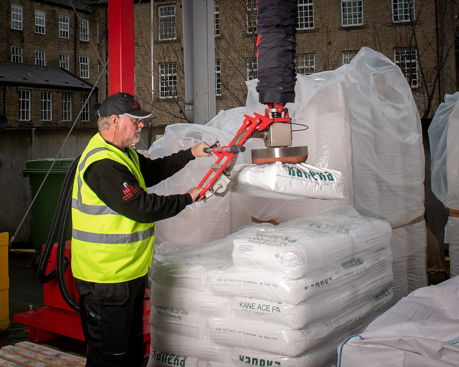 LD Vacuum sack lifter and portable jib crane 1